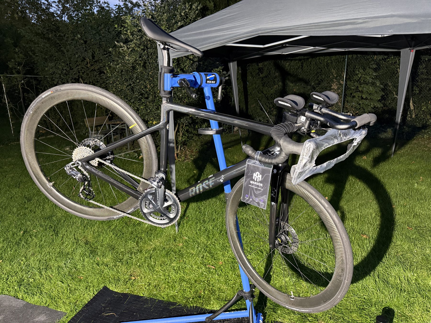 Rennrad mit glänzendem Finish nach MARDOR Aufbereitung